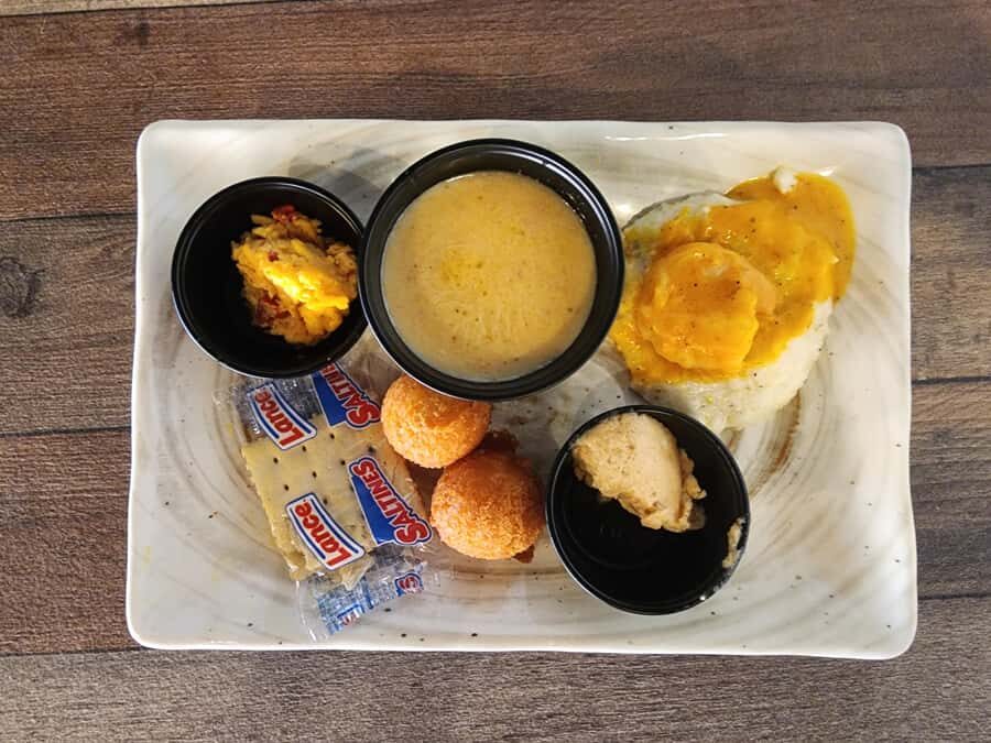 Charleston: 3-Hour Secret Food Tour - Guide quality: what you gain when someone like Robin, Hanna, or Joe leads