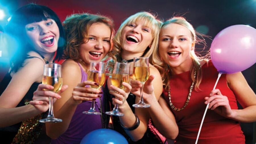 Charleston Bachelorette Pub Crawl - Drinks, pace, and how to keep the night fun (not stressful)