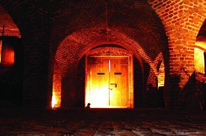 Charleston Ghost & Dungeon Night-Time Walking Tour with Entry to Provost Dungeon - Guide Style Matters: Stories, Humor, and Group Energy