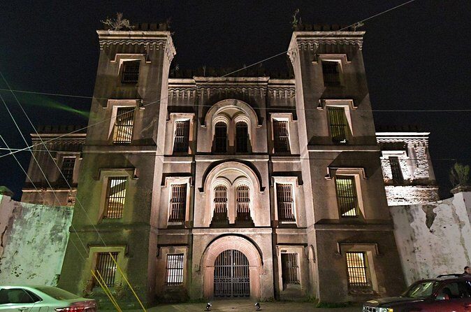 Charleston Haunted Jail Night-Time Walking Tour with Admission to Old City Jail - Guides, pace, and how scary it will feel to you