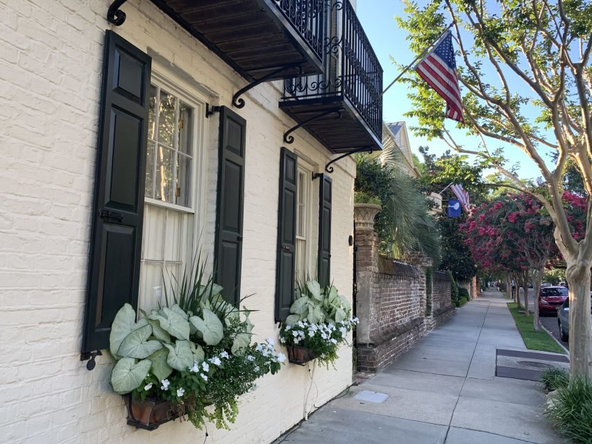 Charleston: Historical Walking Tour with Storytelling - East Bay Street and Rainbow Row With a Purpose