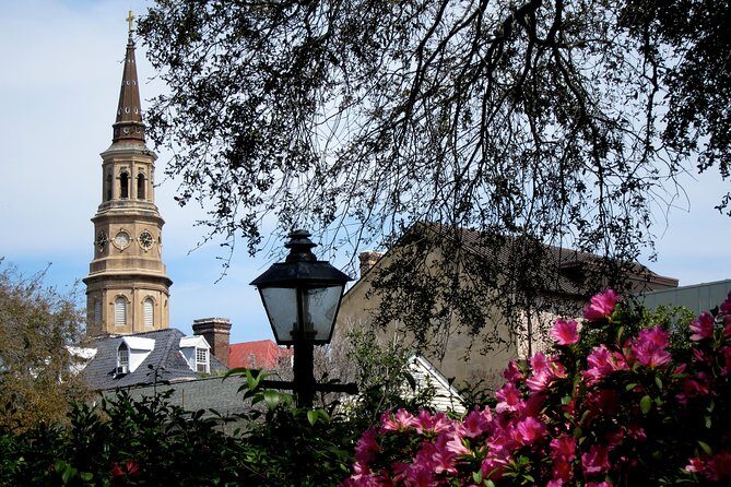 Charleston History Tour / - Starting at 80 Broad St and getting the timing right
