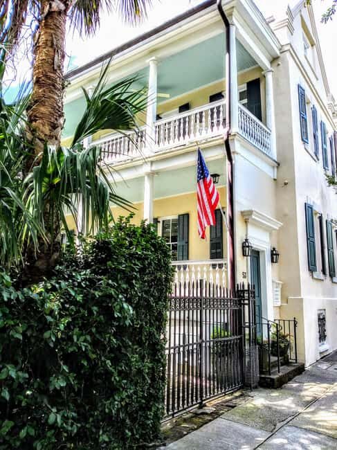 Charleston History Tour-Small Groups Only-History & Alleys - Old Slave Mart Museum and Old Exchange & Provost Dungeon: Where the Tour Gets Serious