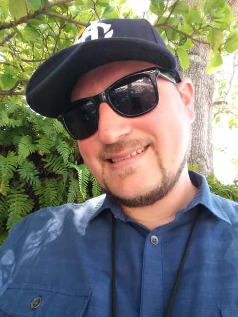 Charleston History Tour-Small Groups Only-History & Alleys - Meeting Adam Moore at 151 Meeting Street and Getting Oriented