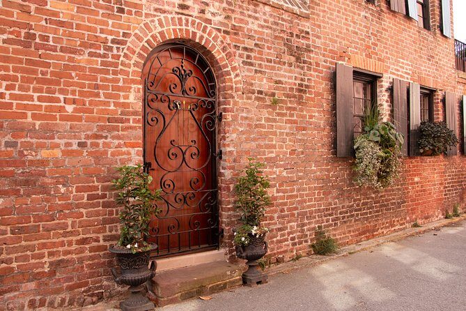 Charleston in a Nutshell Private Tours - St. Michael’s Church and the Four Corners of Law: why architecture rules matter