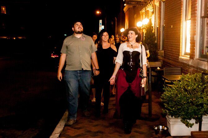 Charleston Nightmares and Nightcaps Ghost Walking Tour - Powder Magazine Photo Moments