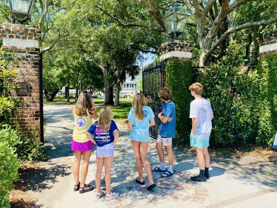 Charleston: Outer Banks Film Locations Tour - The 3-hour route: Tannyhill, The Wreck, Heyward’s Seafood