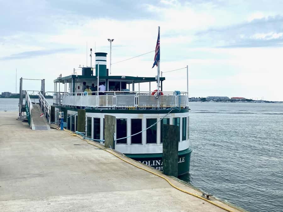 Charleston: Outer Banks Film Locations Tour - Heyward’s Seafood: the fan favorite stop with practical charm