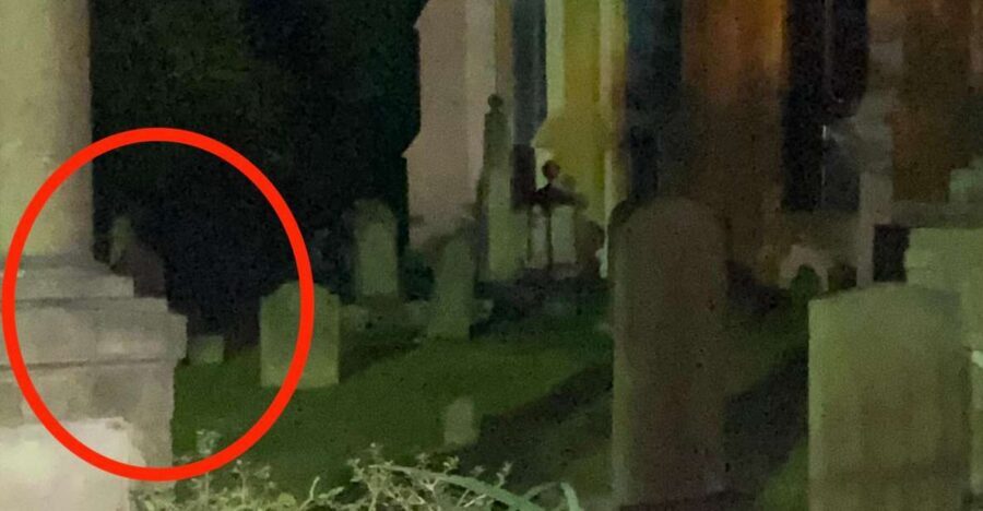 Charleston: Real Hauntings of Charleston Guided Tour - Getting to the tour: 122 E Bay St and a prompt departure