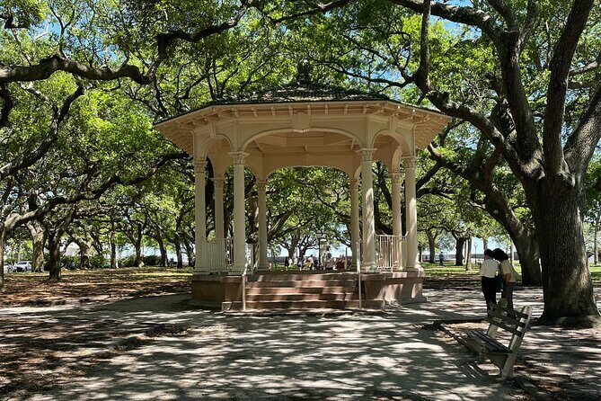 Charleston Self Guided Walking Tour - The museum-area stop: Charleston’s art scene outside the doors