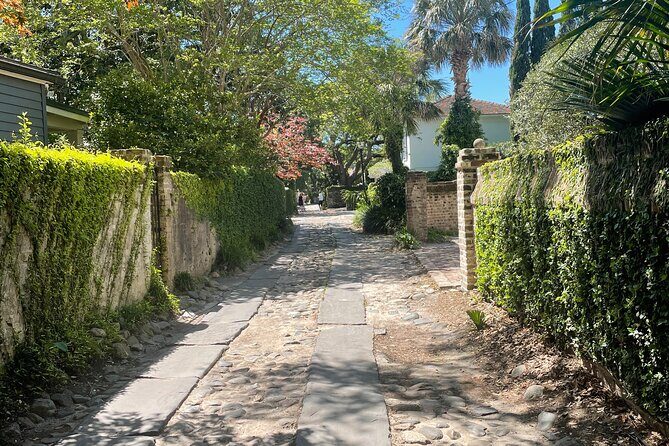 Charleston Self Guided Walking Tour - The Battery and King Street: war stories and secret alley vibes