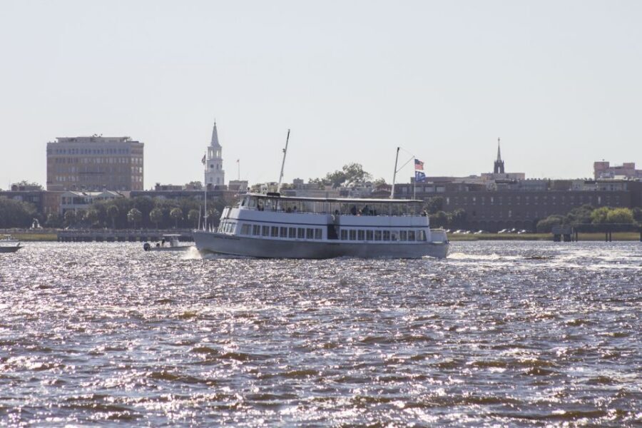 Charleston: Sightseeing Harbor Tour & Dolphin Watch - The Battery, Ravenel Bridge, and Castle Pinckney: Charleston from the postcard angle
