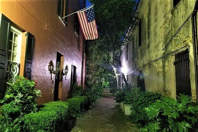 Charleston's Pleasing Terrors Night-Time Walking Ghost Tour - Meeting on Broad Street, then walking into the story
