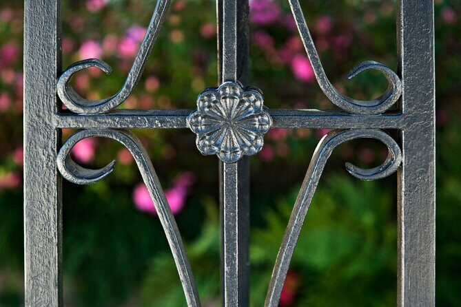 Charm of Charleston - Walk Through Time with a Charleston Native - The city’s oldest structure as a tavern for centuries