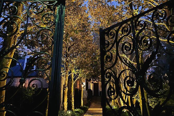 Dark Side of Charleston Guided Night-Time Walking Tour - Starting at 18 Anson St: Bulldog Tours Sets the Tone