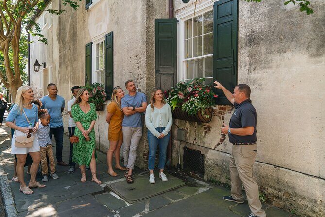 Historic Charleston Walking Tour: Rainbow Row, Churches, and More - Cobblestones, iron gates, and the Charleston single-house layout