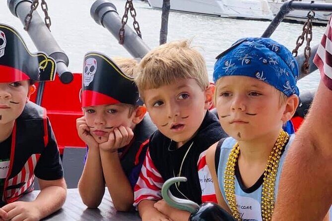 Pirates of Charleston: Pirate Adventures and River cruises - Wildlife spotting: dolphins and the value of paying attention
