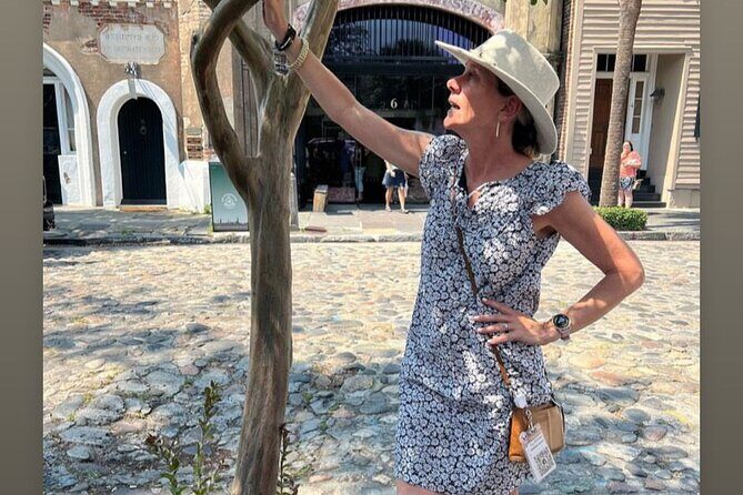 Semi-private SMALL group Historic Walking Tours w/certified guide - A Small-Group Walk That Helps You Read Old Charleston