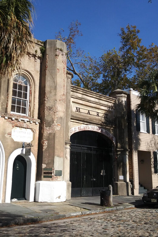The Badass Broads of Charleston - Where the tour starts: Bitty and Beau’s coffee shop