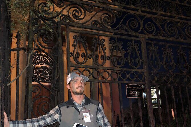 The Charleston Boo Hag and Brews Ghost and Bar Tour - The Vibe: Ghost Lore With a Local Storyteller (Not a Jump-Scare Marathon)