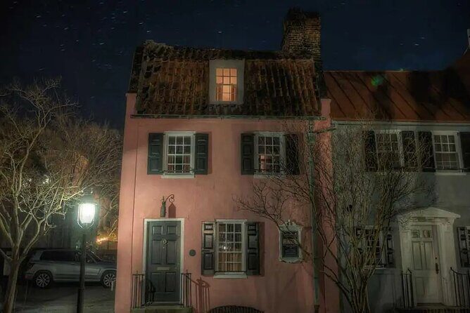 The Death and Depravity Ghost Tour in Charleston - Stop 3: Charleston Waterfront Park and the Pirate Stories Setup