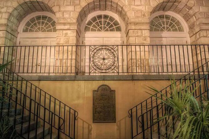 The Death and Depravity Ghost Tour in Charleston - Stop 5: The Unitarian Church and Revolutionary War Soldiers